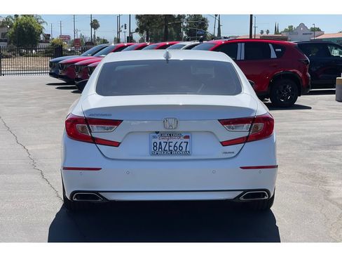Used 2018 Honda Accord Touring image 4