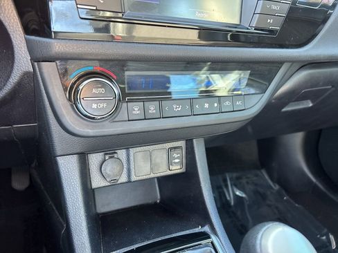 Used 2015 Toyota Corolla L image 32