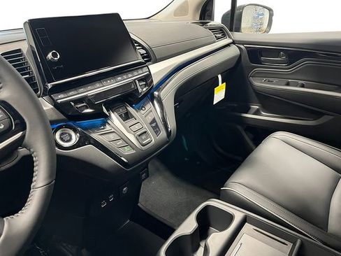 New 2026 Honda Odyssey Touring image 17