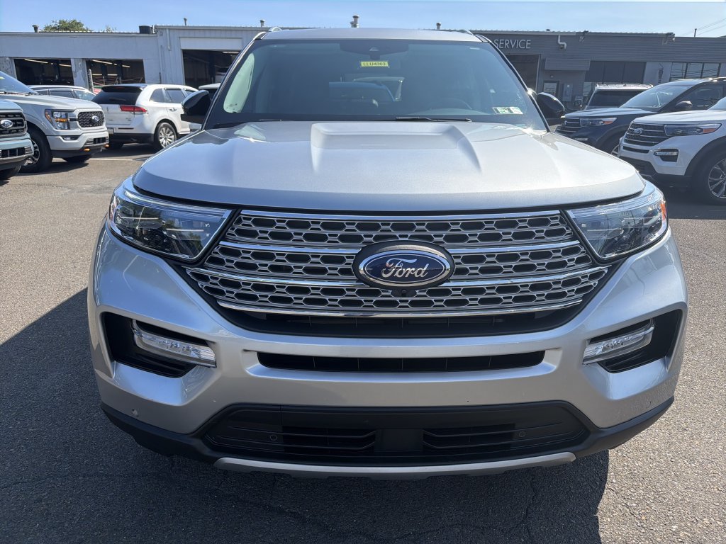 Used 2024 Ford Explorer Limited w/ Equipment Group 301A AWD/4WD image 8