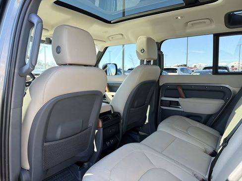 Used 2023 Land Rover Defender 110 SE image 11