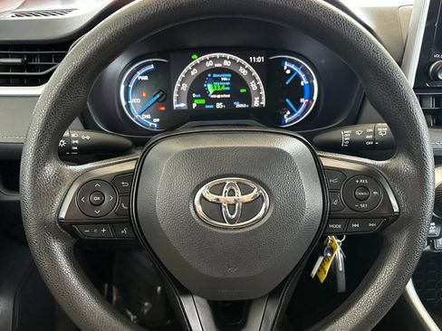 Used 2025 Toyota RAV4 LE AWD/4WD image 20