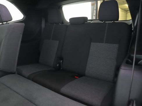 Used 2025 GMC Acadia Elevation image 28