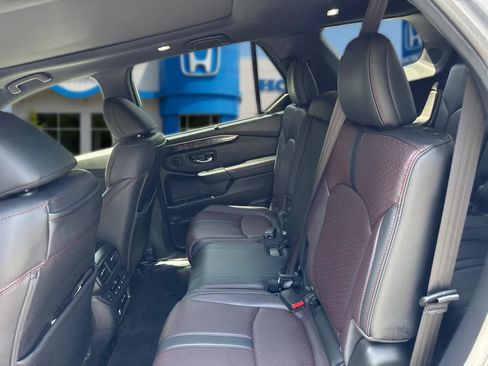 Used 2025 Honda Pilot Black Edition image 29