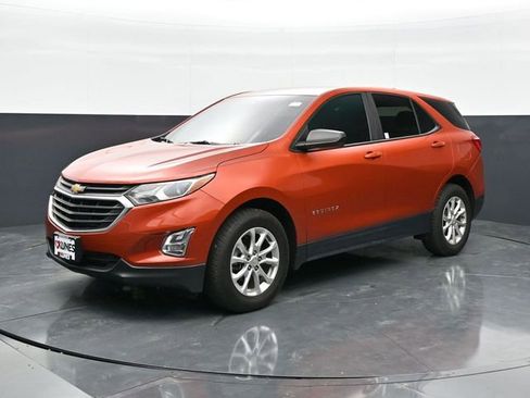 Used 2020 Chevrolet Equinox LS w/ LS Convenience Package FWD image 3