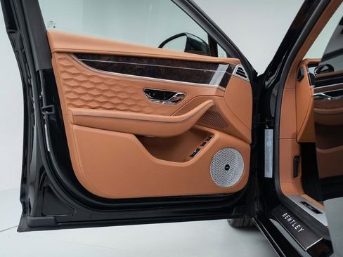 Used 2025 Bentley Flying Spur Plug-In Hybrid AWD/4WD image 7
