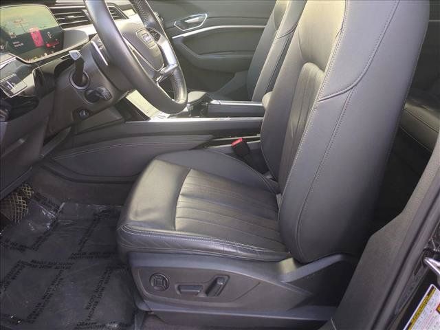 Used 2021 Audi e-tron Premium Plus w/ Premium Plus Package AWD/4WD image 17
