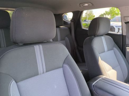 Used 2025 Chevrolet Blazer LT FWD image 7