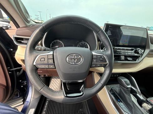 Used 2020 Toyota Highlander Limited AWD/4WD image 17