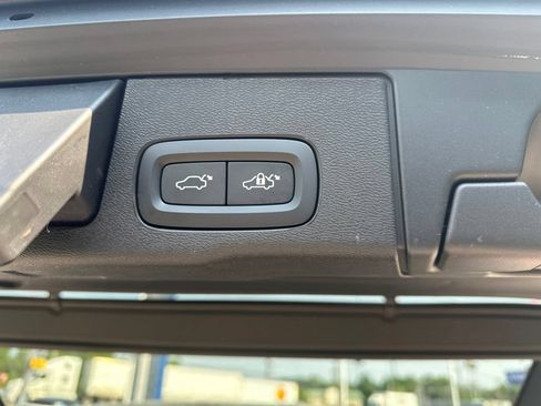 Certified 2025 Volvo XC60 T8 Core w/ Protection Package Premier AWD/4WD image 40