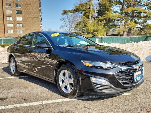 Used 2024 Chevrolet Malibu LS image 3