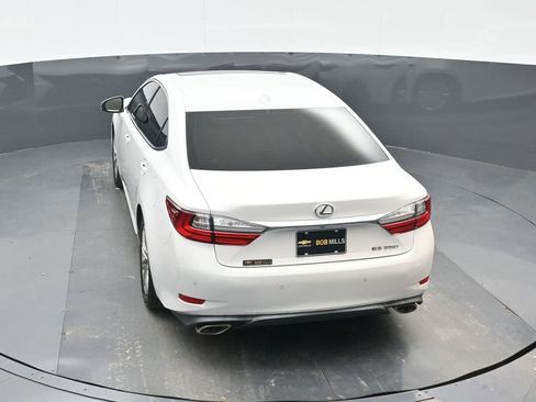 Used 2016 Lexus ES 350 w/ Premium Package w/Wood Trim image 18