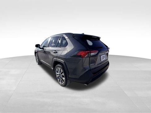 Used 2019 Toyota RAV4 XLE Premium image 4