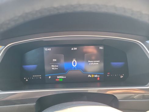 Used 2022 Volkswagen Tiguan SE R-Line image 32