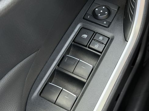 Used 2025 Toyota RAV4 XLE AWD/4WD image 19