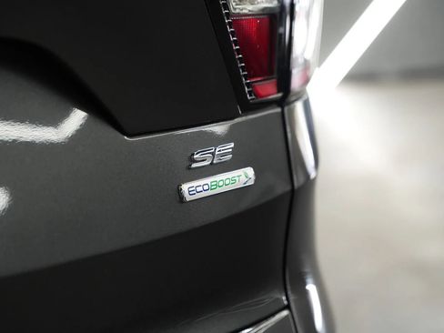 Used 2017 Ford Escape SE FWD image 13