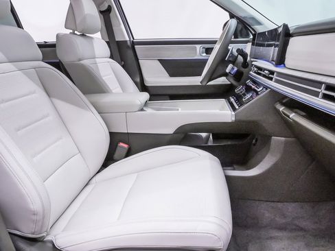 Used 2025 Hyundai Santa Fe Calligraphy image 17