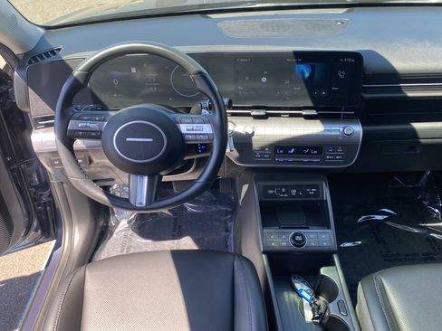 Certified 2025 Hyundai Kona Limited FWD image 12