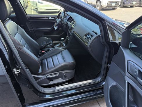 Used 2017 Volkswagen GTI SE FWD image 20