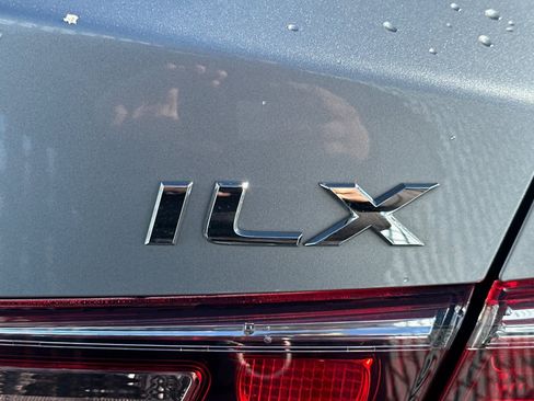 Used 2018 Acura ILX w/ Premium Package image 7