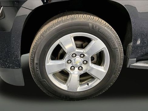 Used 2017 Chevrolet Suburban LT image 32