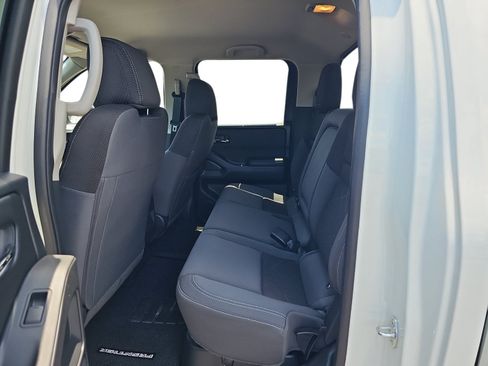 Used 2025 Nissan Frontier SV RWD image 11