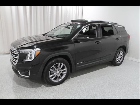 Used 2022 GMC Terrain SLT w/ Infotainment Package II AWD/4WD image 3