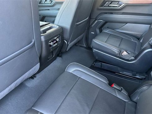 Used 2025 GMC Yukon XL Denali image 12