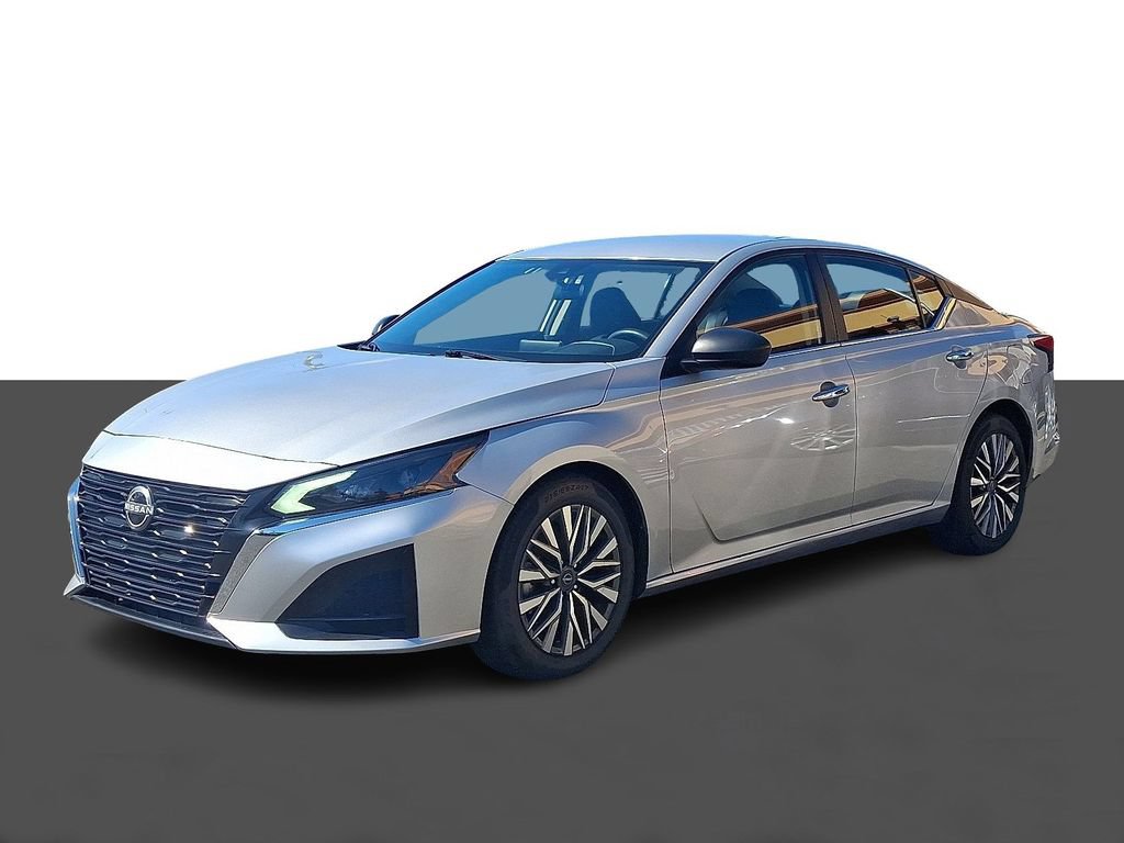 Used 2024 Nissan Altima 2.5 SV FWD image 3