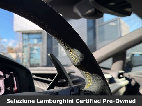 Used 2025 Lamborghini Revuelto Base image 32