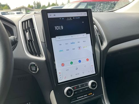 Used 2024 Ford Edge SEL image 21