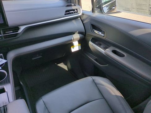 New 2026 Toyota Sienna XLE Woodland Edition AWD/4WD image 17