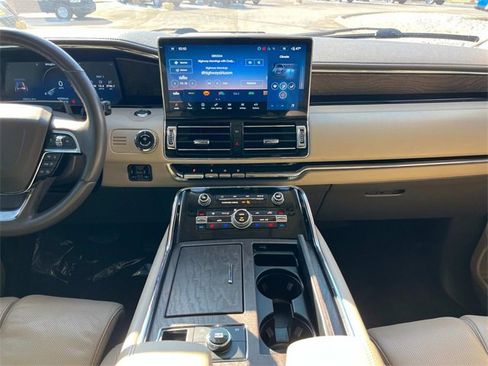 Used 2023 Lincoln Navigator L Reserve image 6