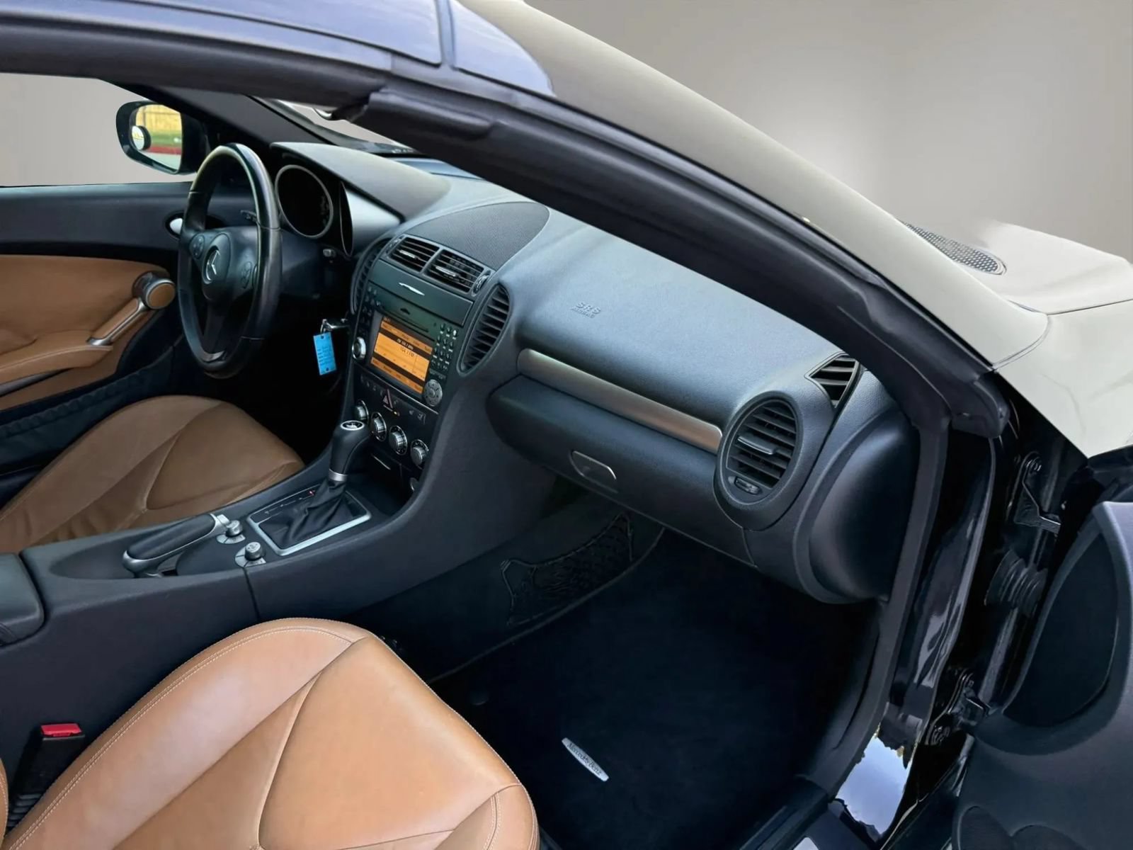 Used 2009 Mercedes-Benz SLK 300 image 17