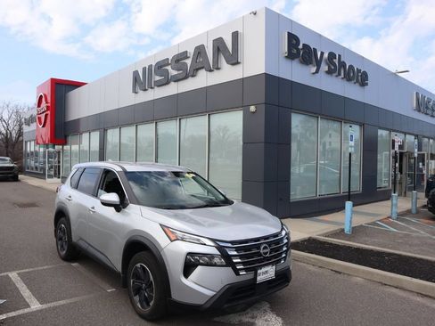 Certified 2025 Nissan Rogue SV AWD/4WD image 1