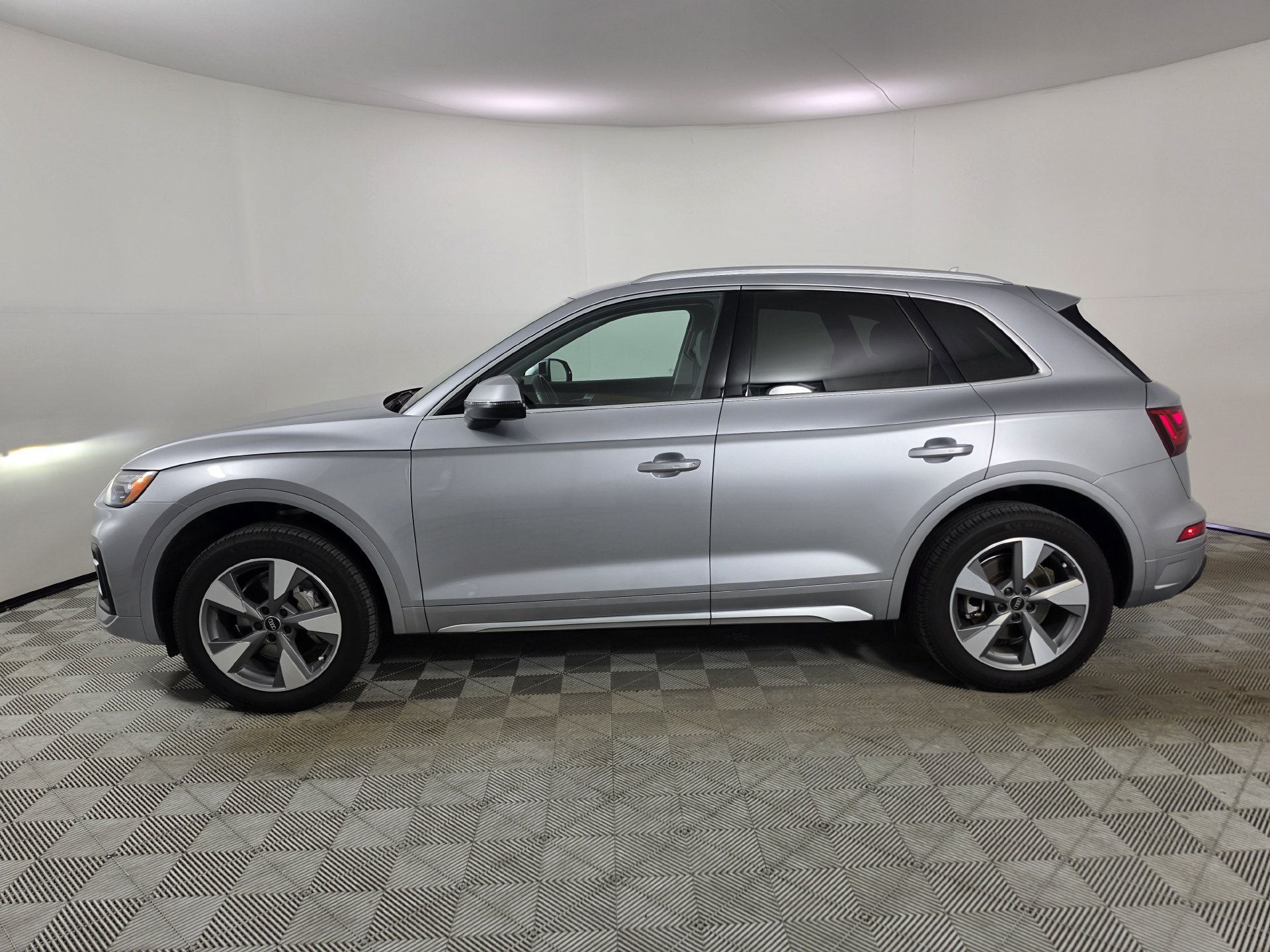 Used 2023 Audi Q5 2.0T Premium w/ Convenience Package AWD/4WD image 41