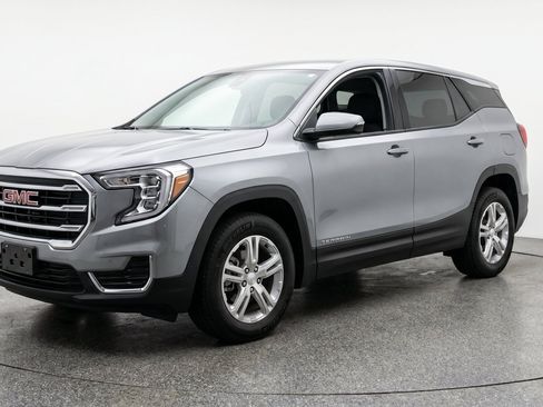 Used 2024 GMC Terrain SLE FWD image 3