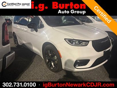 Used 2026 Chrysler Pacifica Select w/ S Appearance Package