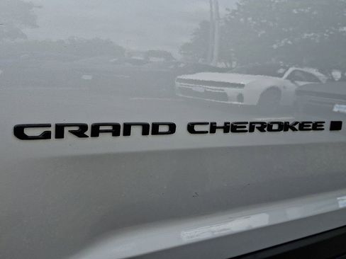 Certified 2024 Jeep Grand Cherokee L Laredo AWD/4WD image 33