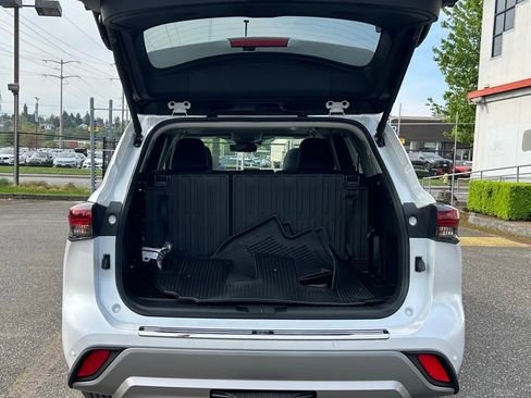 New 2026 Toyota Highlander Platinum AWD/4WD image 29