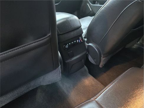 Used 2015 Ford Explorer XLT w/ Equipment Group 202B image 21