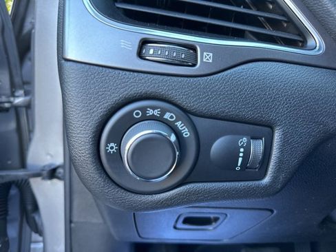 Used 2021 Jeep Cherokee Latitude image 16