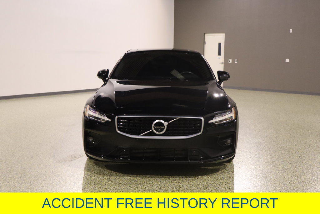 Used 2020 Volvo S60 T5 Momentum FWD image 2