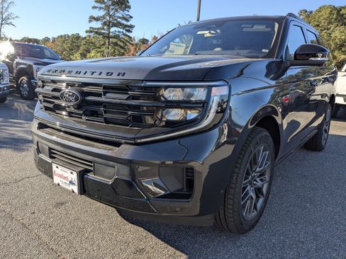 New 2025 Ford Expedition Platinum w/ Stealth Performance Package image 9