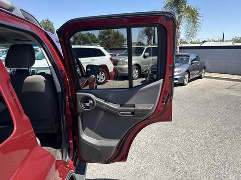 Used 2015 Nissan Xterra 2WD image 17