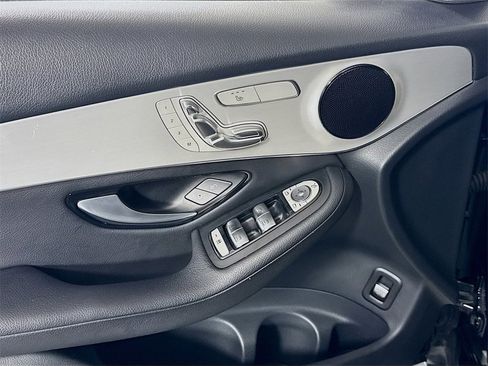 Used 2019 Mercedes-Benz GLC 300 4MATIC image 18
