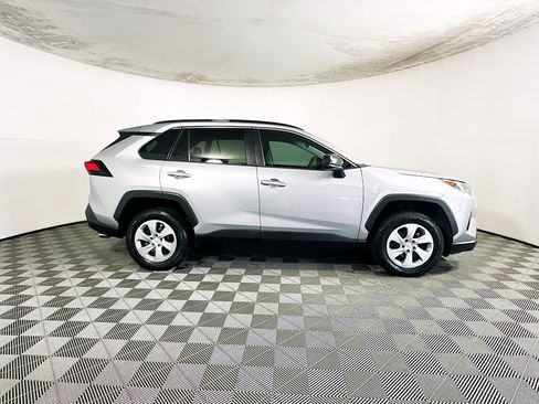 Used 2021 Toyota RAV4 LE FWD image 2