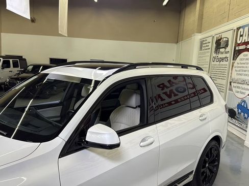 Used 2023 BMW X7 xDrive40i w/ M Sport Package AWD/4WD image 11