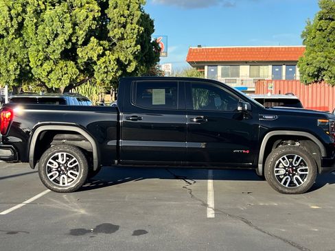Used 2025 GMC Sierra 1500 AT4 w/ Technology Package image 3