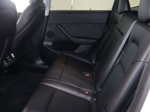 Used 2022 Tesla Model Y Long Range AWD/4WD image 31